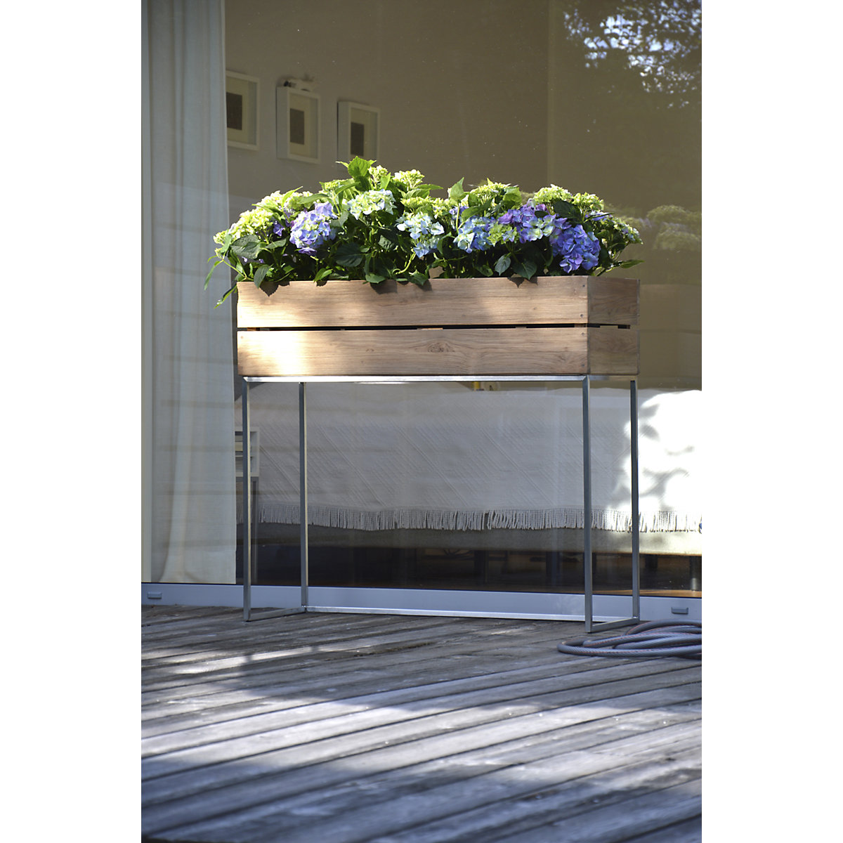 Teak planter box (Product illustration 2)-1