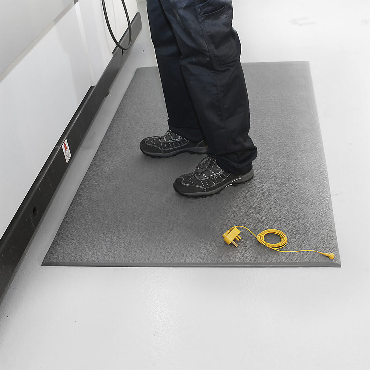 COBA Europe COBAstat ESD Anti-Fatigue Mat (Product illustration 3)-2