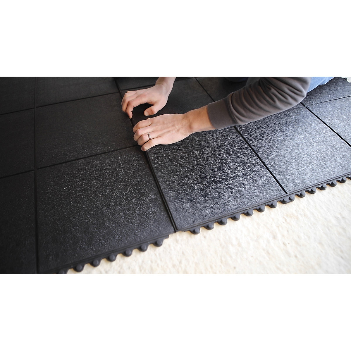 BiGDUG Solid Top Rubber Interlocking Stable Mats (Product illustration 5)-4