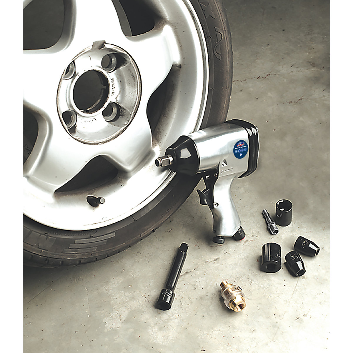 Sealey 1/2"Sq Drive Air Impact Wrench Kit with Sockets (Product illustration 4)-3
