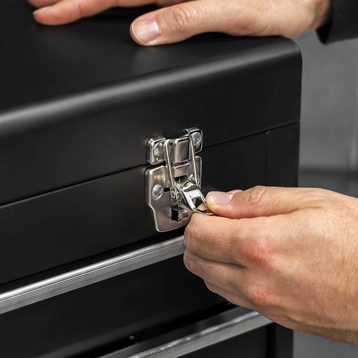 Sealey Siegen Portable 2 Drawer Tool Chest with Took Kit | 90 Piece (Product illustration 8)-7