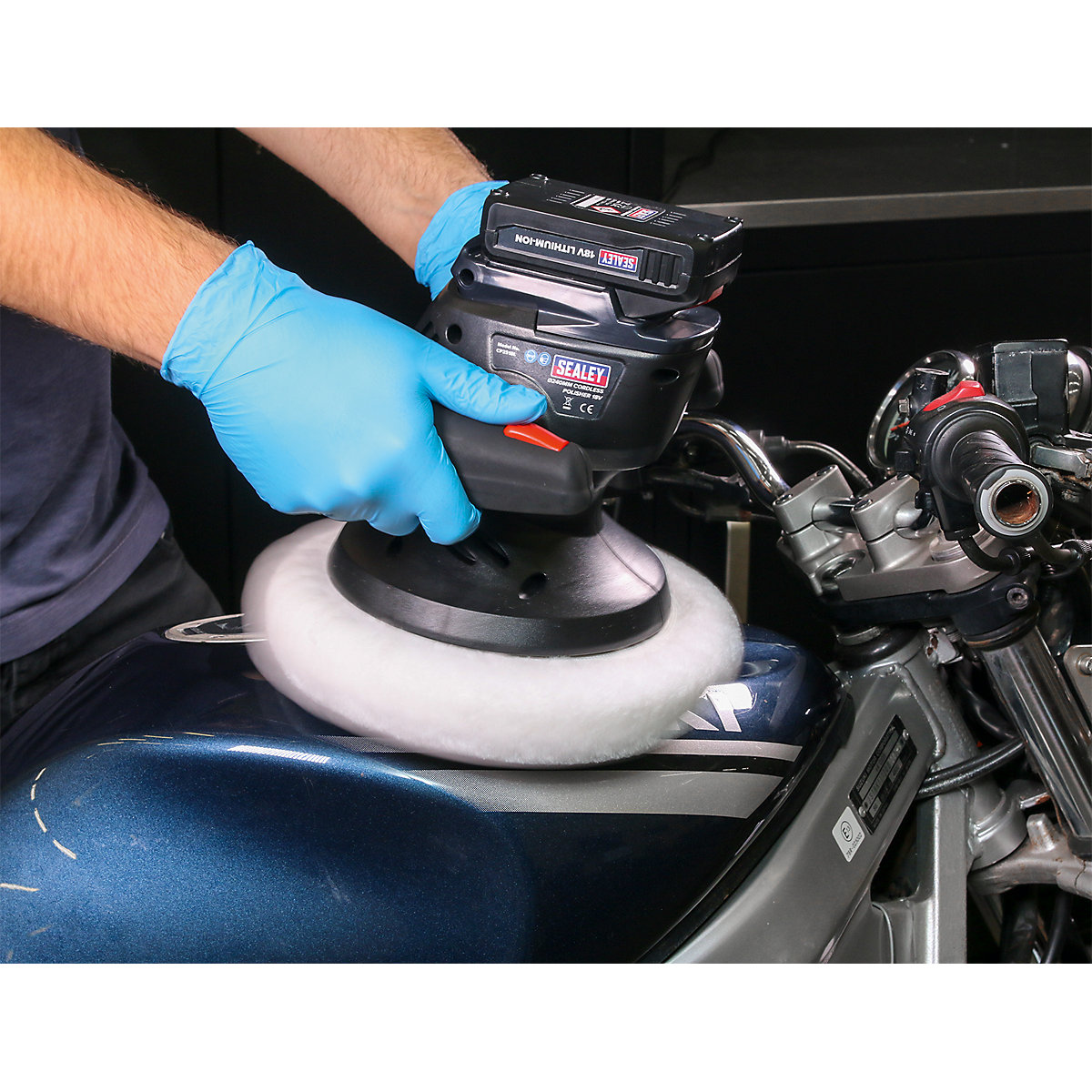 Sealey 18V 240mm Cordless Polisher (Product illustration 2)-1