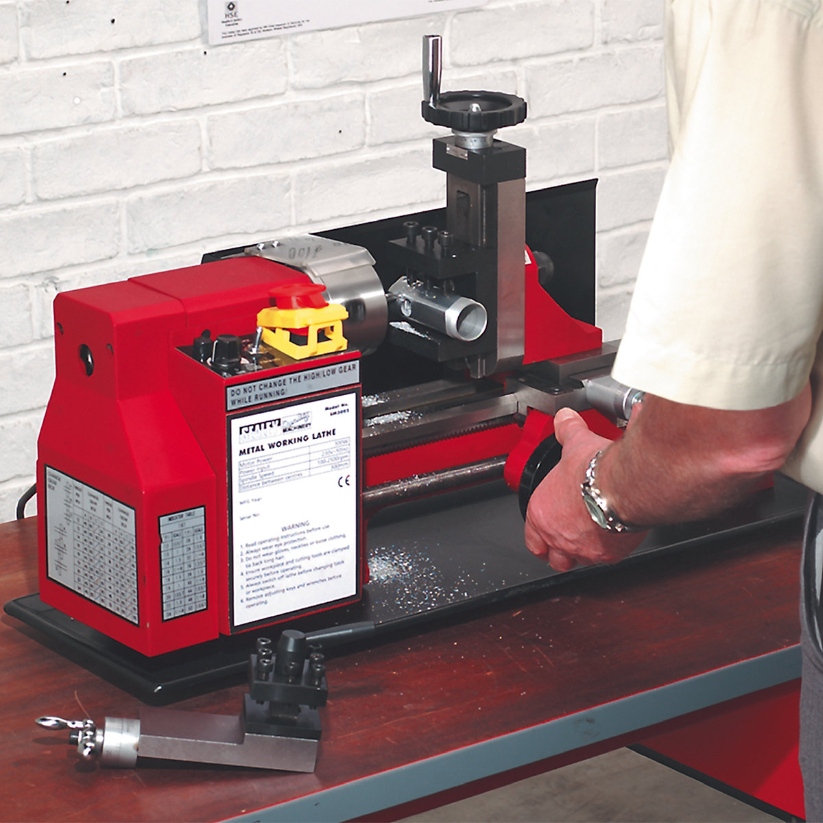 Sealey Metalworking Lathe | 300mm Between Centres (Product illustration 2)-1