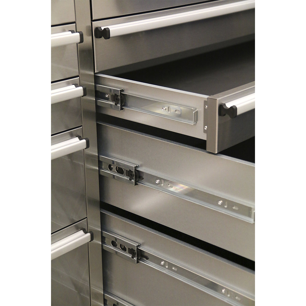 Sealey Premier Mobile Tool Cabinet | 10 Drawer & 2 Wall Cupboard (Product illustration 2)-1