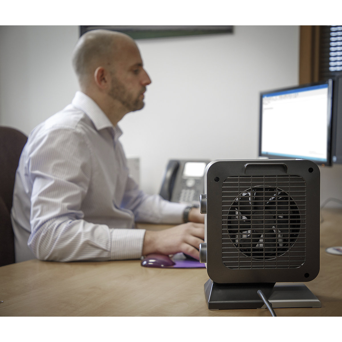 Sealey Ceramic Fan Heater | 1400W | 2 Heat Settings (Product illustration 3)-2