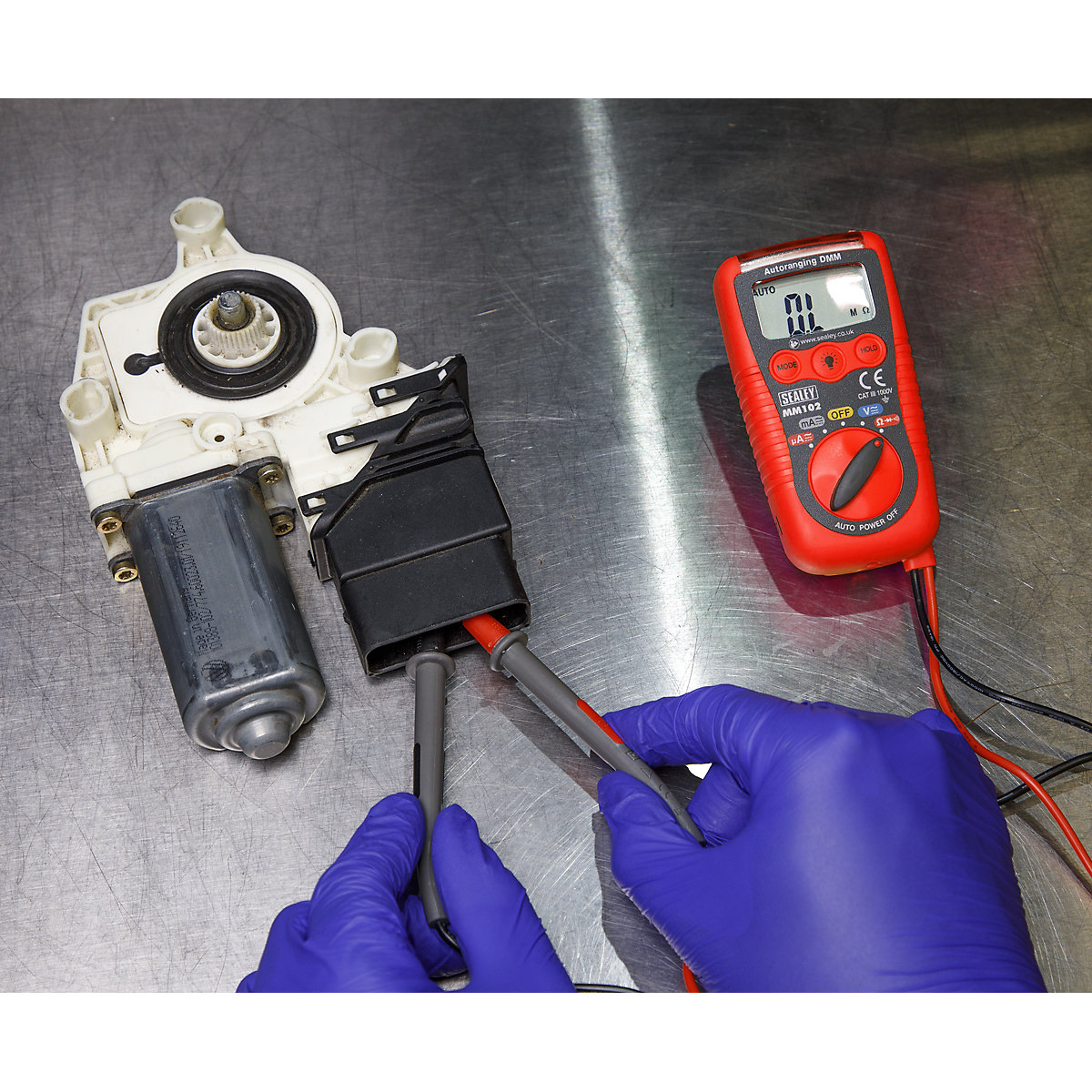 Sealey Professional Auto-Ranging Digital Multimeter | Cat III (Product illustration 5)-4