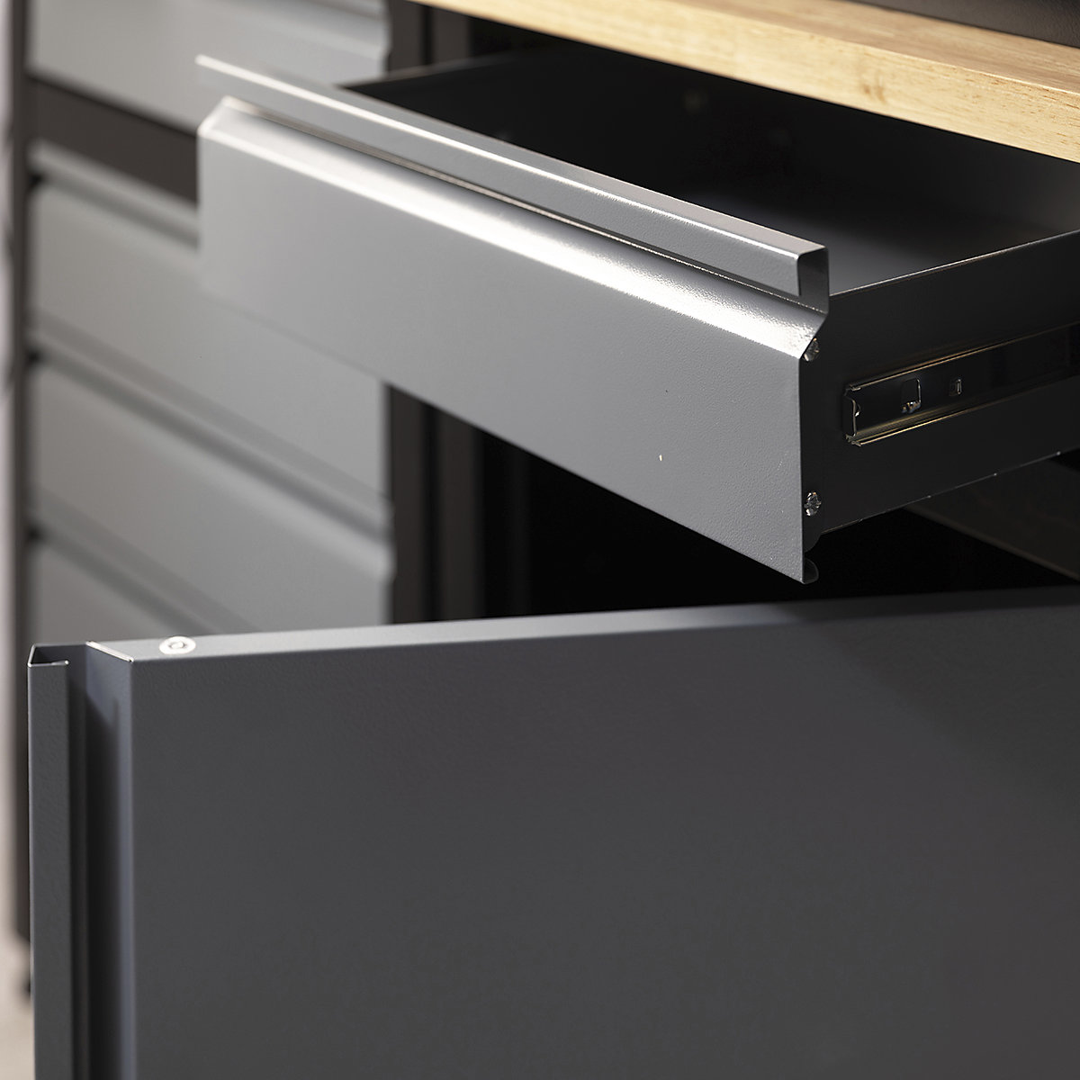 BiGDUG Garage Modular Cabinet Kits | 2278mm Wide | 3 Cabinets & Floor Cupboard (Product illustration 4)-3