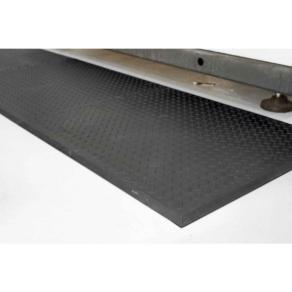Comfort-Lok anti-fatigue matting – COBA, natural rubber, edge mat, LxW 800 x 700 mm, pack of 2-3
