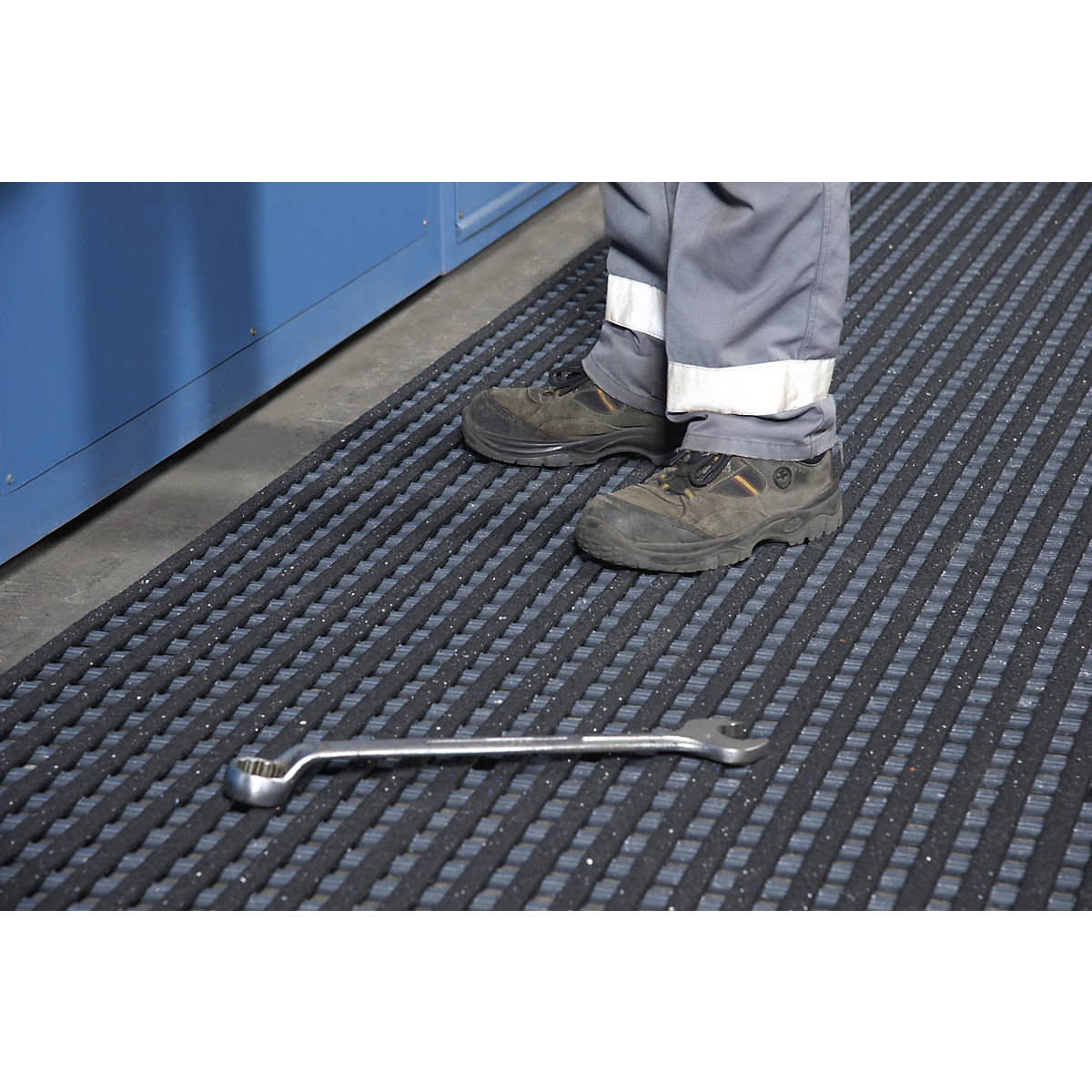 Industrial grid mat, extremely slip resistant (Product illustration 2)-1