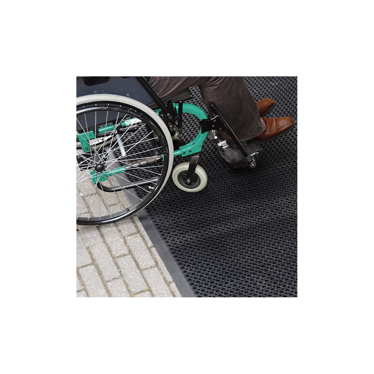 Mata wychwytująca brud, nadająca się do przejeżdżania wózkiem inwalidzkim – NOTRAX (Zdjęcie produktu 4)-3
