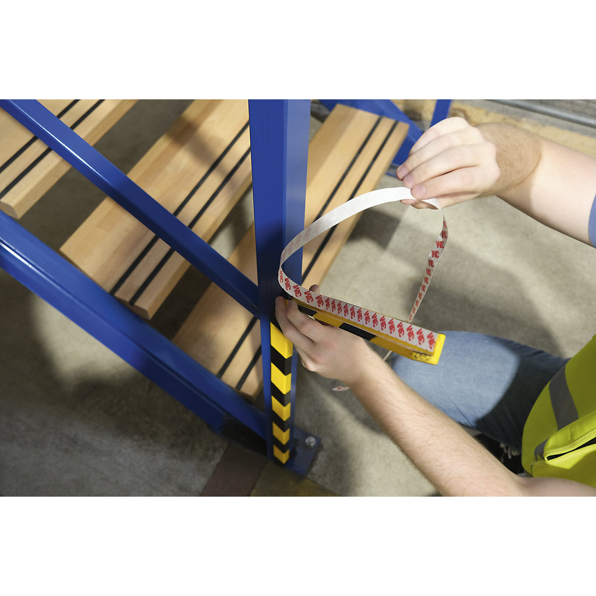 Ochranný profil na rohy – DURABLE (Zobrazenie produktu 2)-1