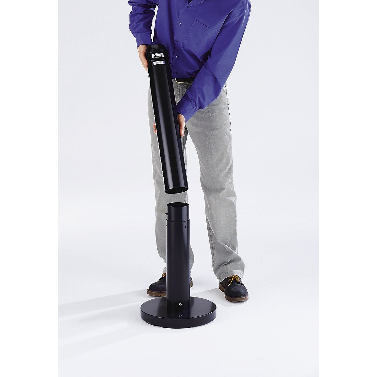 Stebričasti pepelnik iz aluminija – Rubbermaid (Slika izdelka 2)-1
