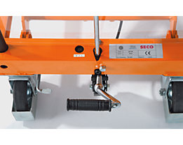 Pedal positioned on the left for QuickLift
