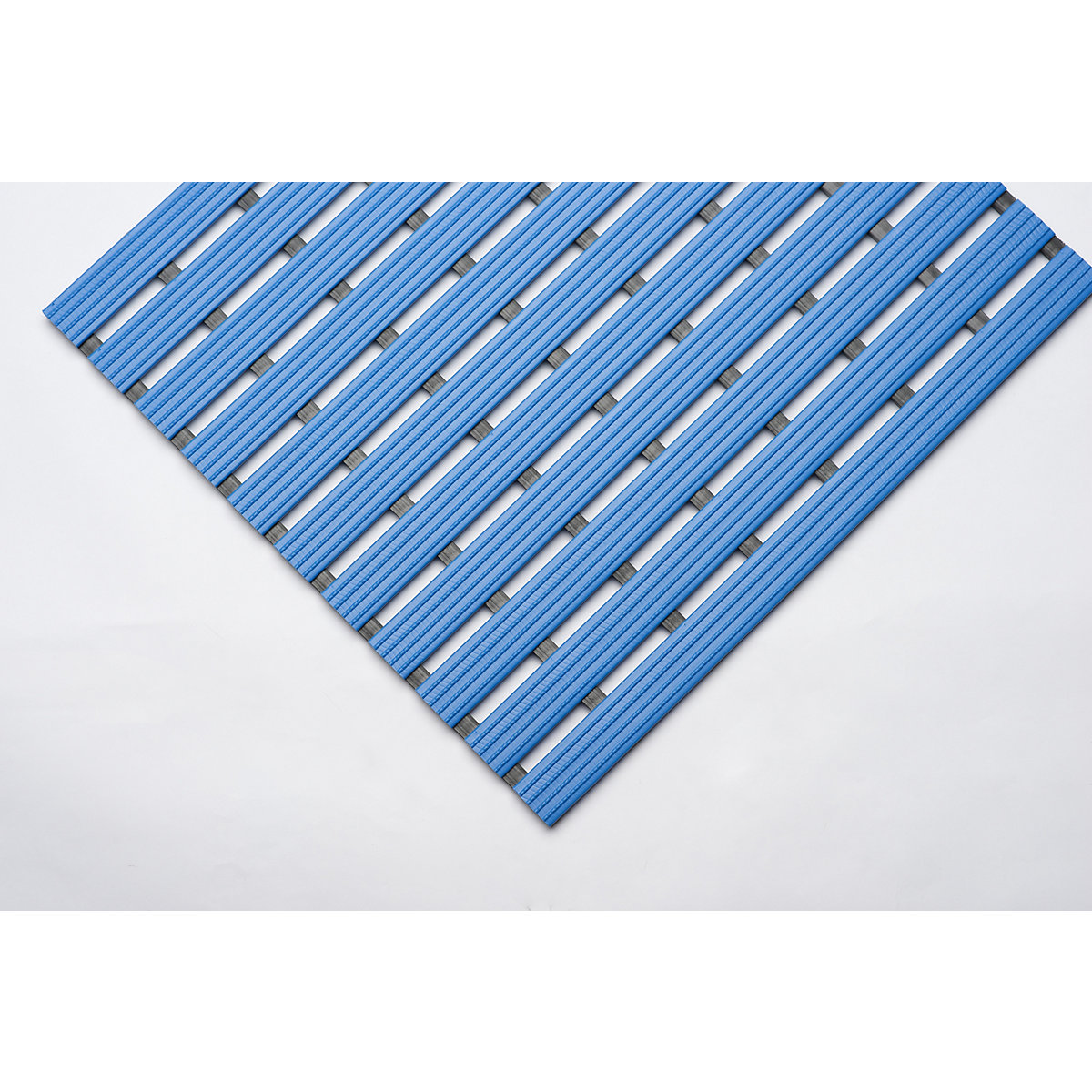 Caillebotis en PVC profilé, au m lin., surface antidérapante en profilés de PVC dur, largeur 800 mm, bleu
