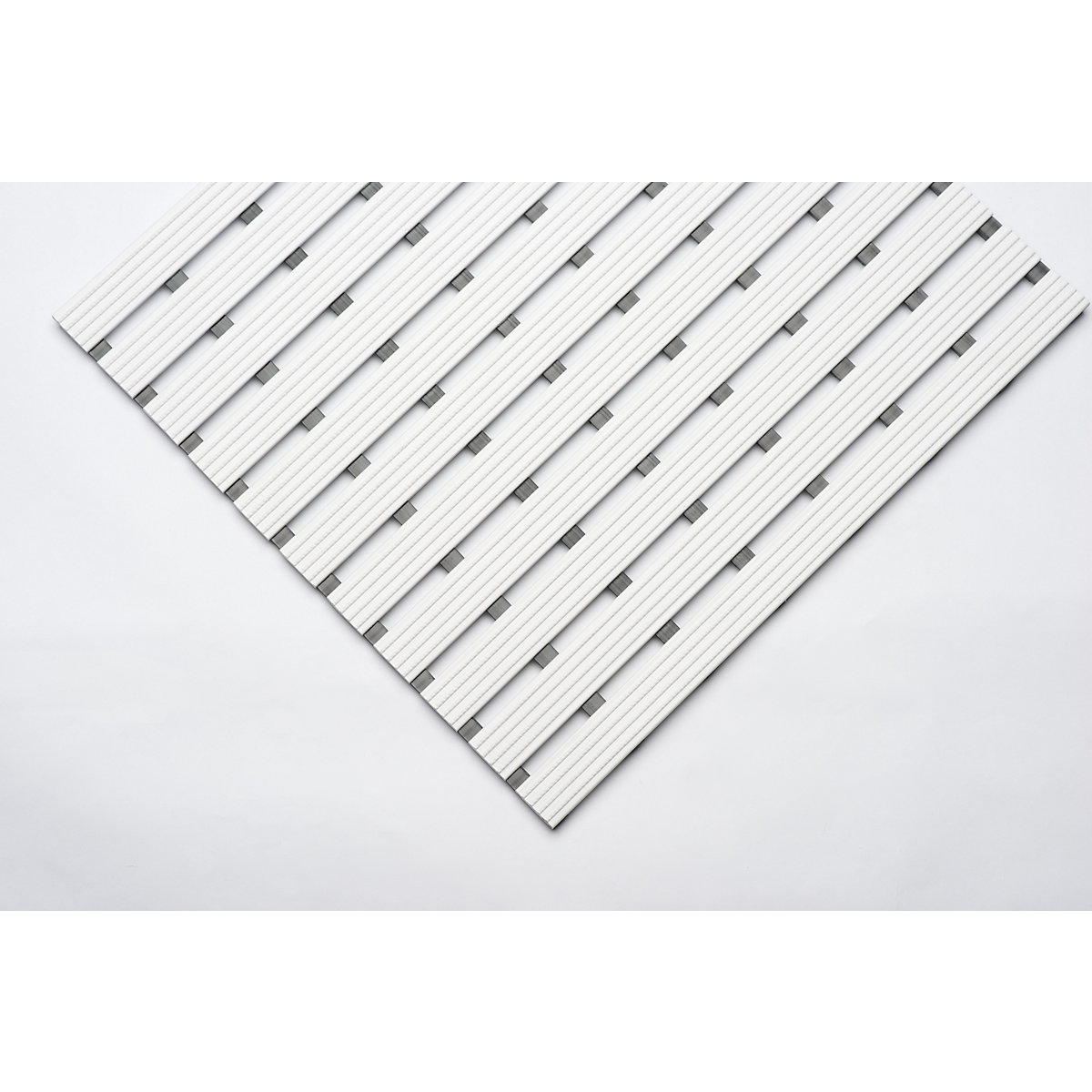 Caillebotis en PVC profilé, au m lin., surface antidérapante en profilés de PVC dur, largeur 600 mm, blanc