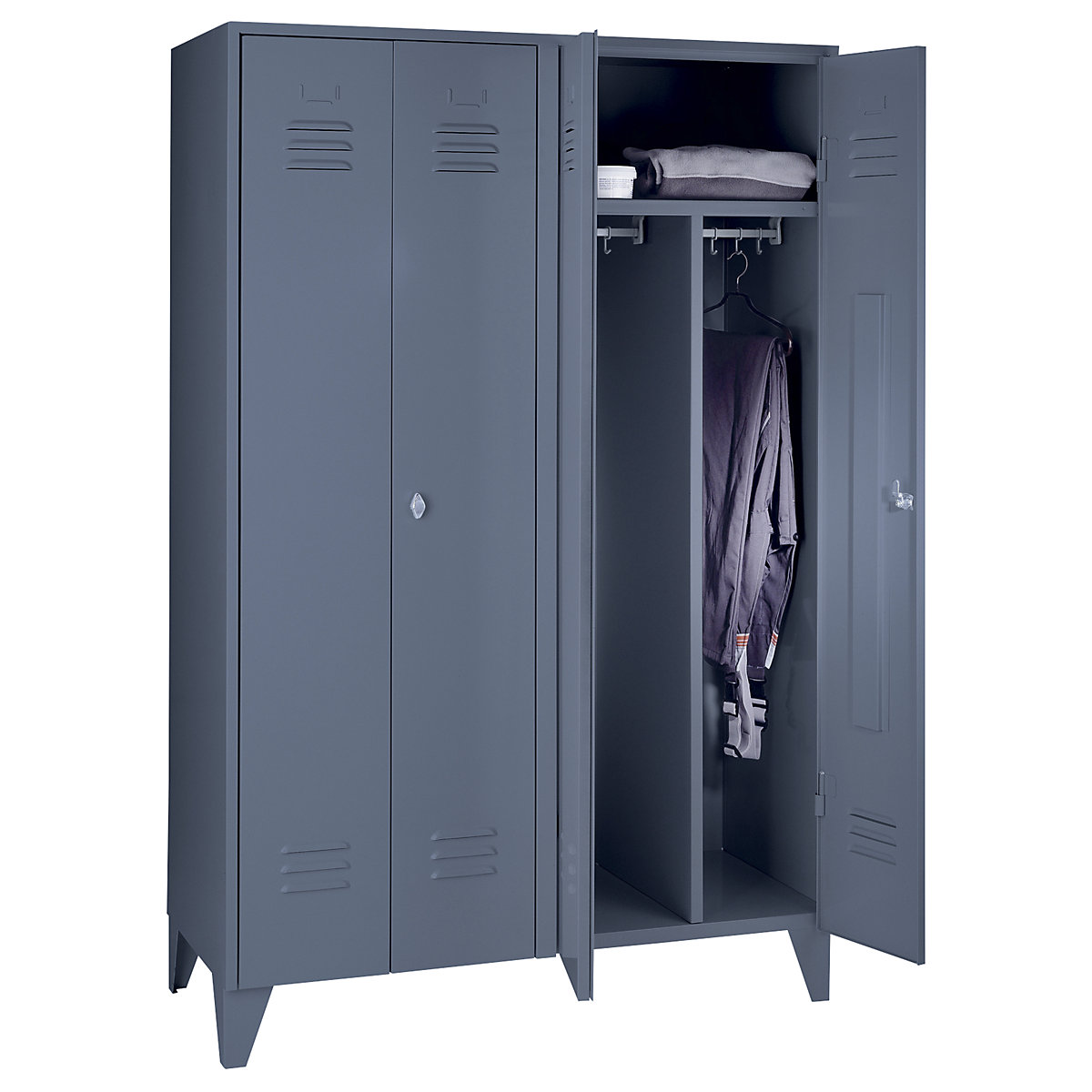 Vestiaire sur pieds à crampons – Wolf, compartiments à hauteur d'armoire, portes pleines, largeur compartiment 600 mm, 2 compartiments, gris bleu