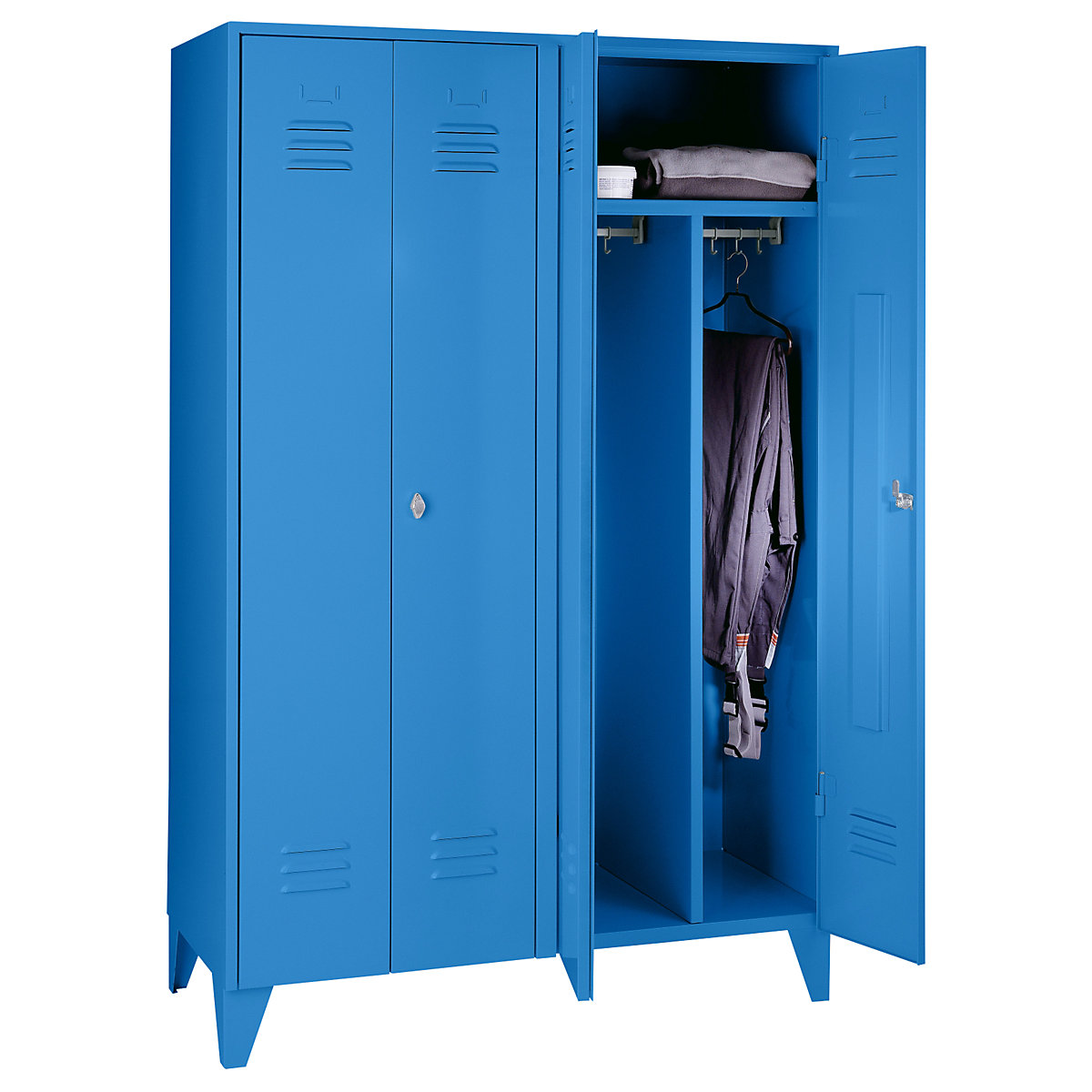 Vestiaire sur pieds à crampons – Wolf, compartiments à hauteur d'armoire, portes pleines, largeur compartiment 600 mm, 2 compartiments, bleu clair