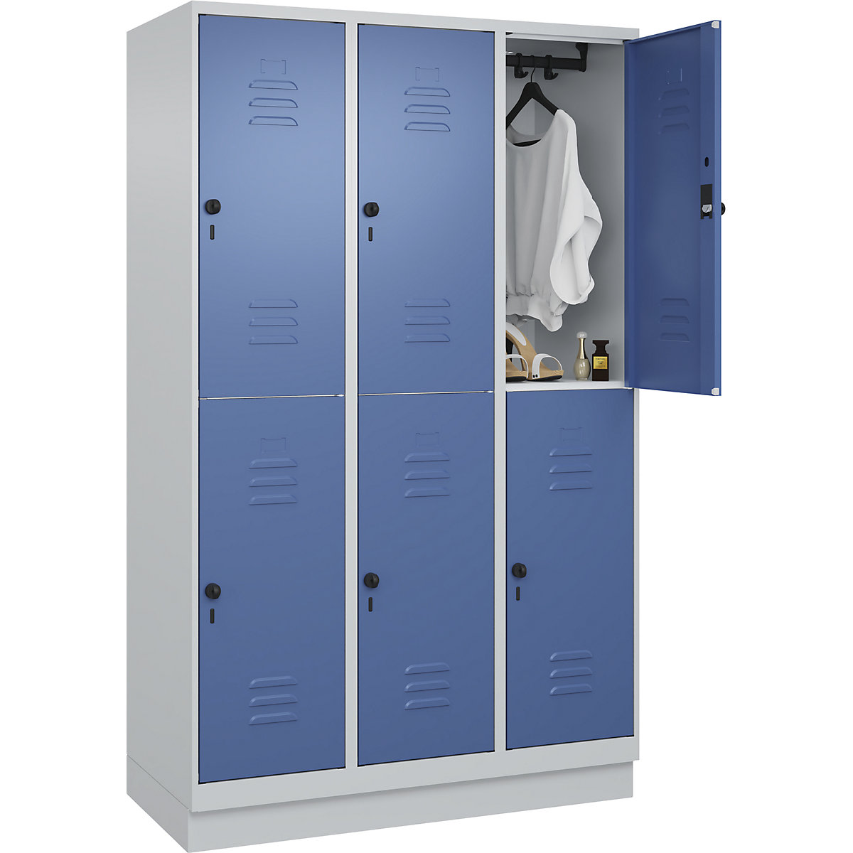 Classic PLUS kétszintes öltözőszekrény – C+P, 3 fülke, világosszürke / távolikék, ma x szé 1950 x 1200 mm, lábazattal, forgóretesszel-6