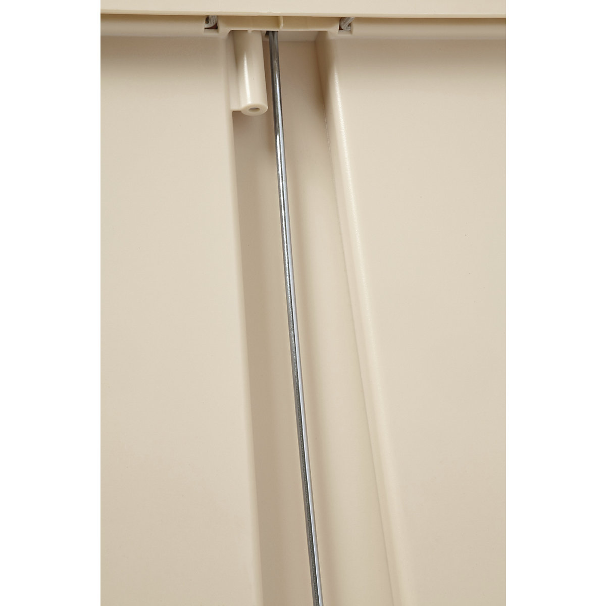 Pojemnik otwierany pedałem SLIM JIM® – Rubbermaid (Zdjęcie produktu 5)-4