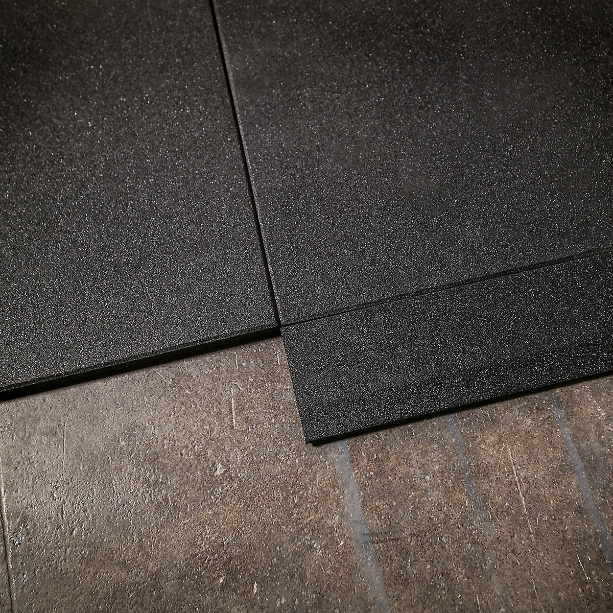 BiGDUG Rubber Heavy Duty Gym Tile Ramped Edges (Product illustration 3)-2