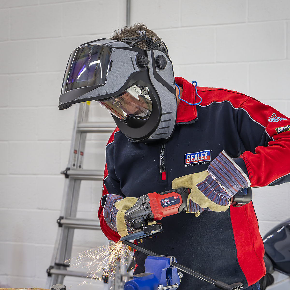 Sealey Auto Darkening Solar Powered Flip-Up Welding Helmet | Shade 9-13 (Product illustration 11)-10