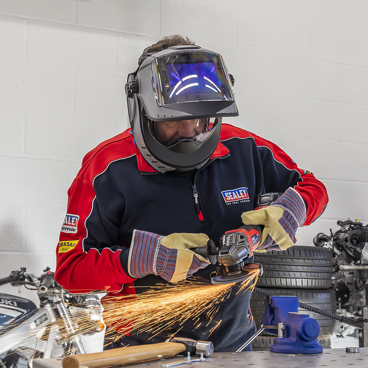 Sealey Auto Darkening Solar Powered Flip-Up Welding Helmet | Shade 9-13 (Product illustration 12)-11