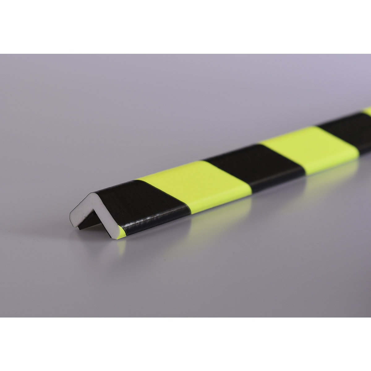 Knuffi®-hoekbescherming – SHG, type E, stuk van 1 m, zwart/fluorescerend, magneethoudend-12