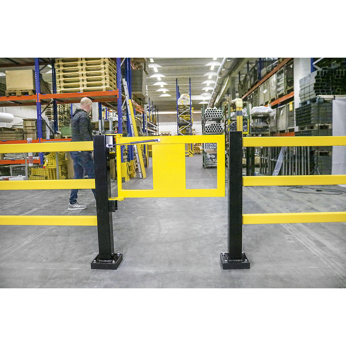 Balustrade-deur met gasdrukveer – Black Bull (Productafbeelding 2)-1
