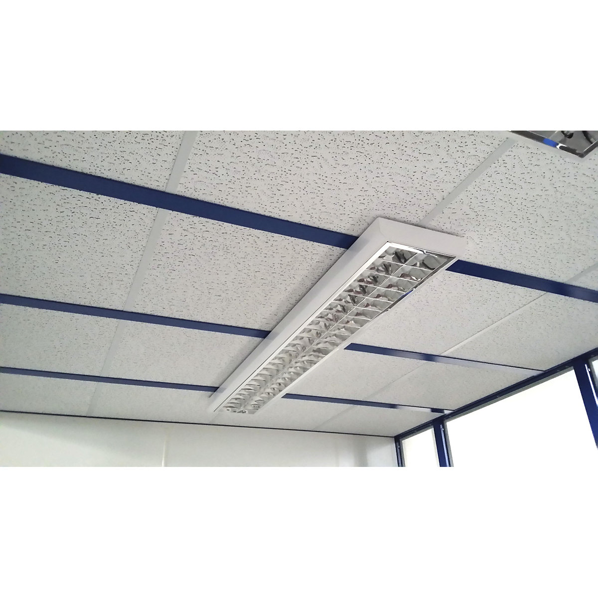 Lampă cu grilaj reflectorizant (Imagine produs 2)-1