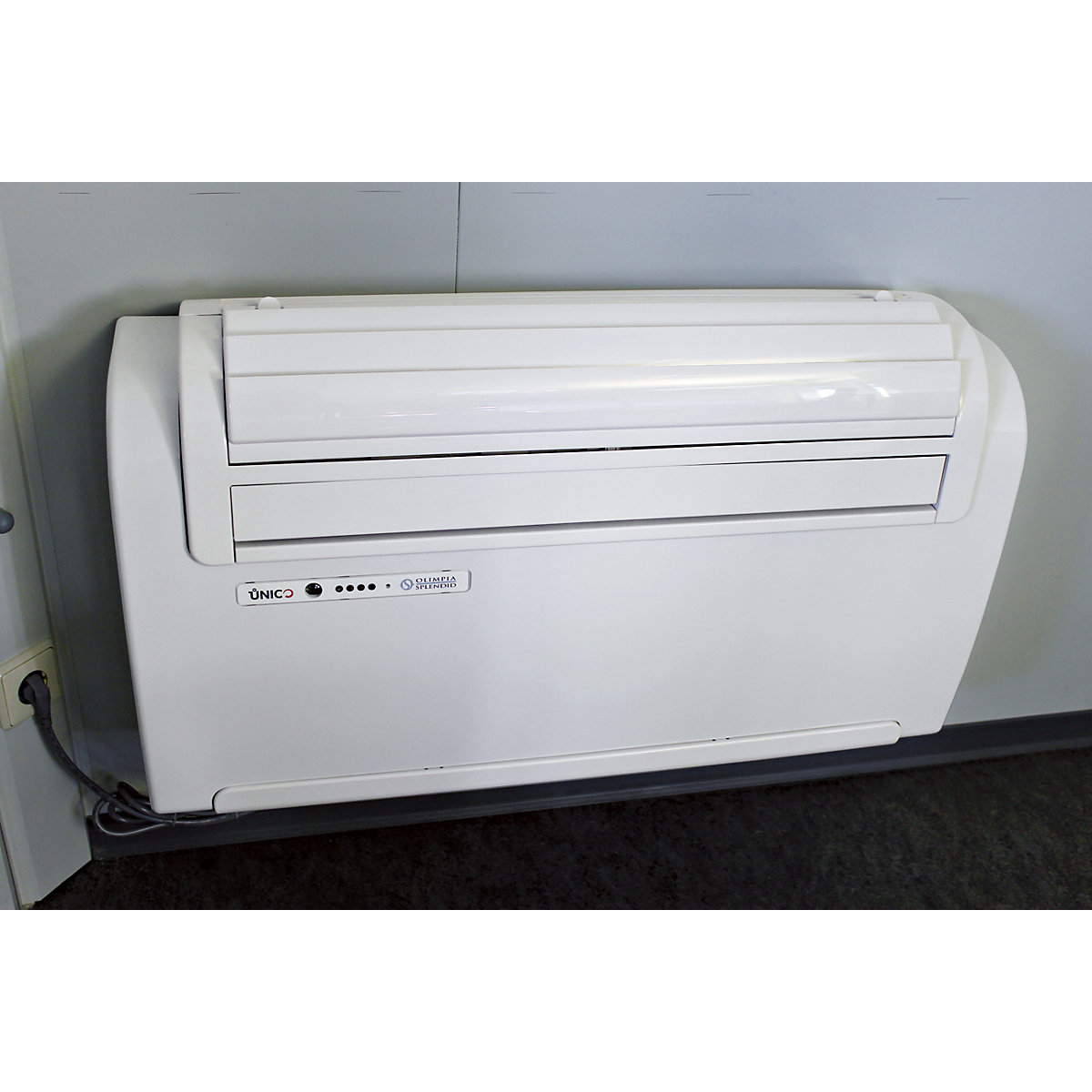 Wall-mounted air conditioner, power 2500 W, extra cost