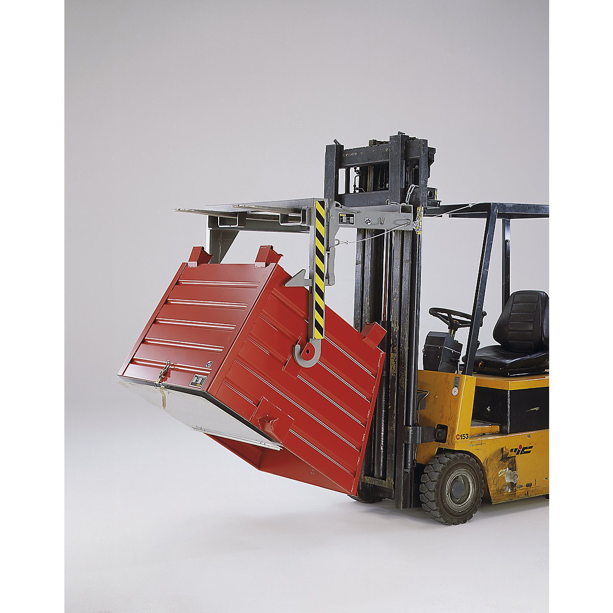 Forklift support bar for tilting skips and stacking containers – eurokraft pro (Product illustration 4)