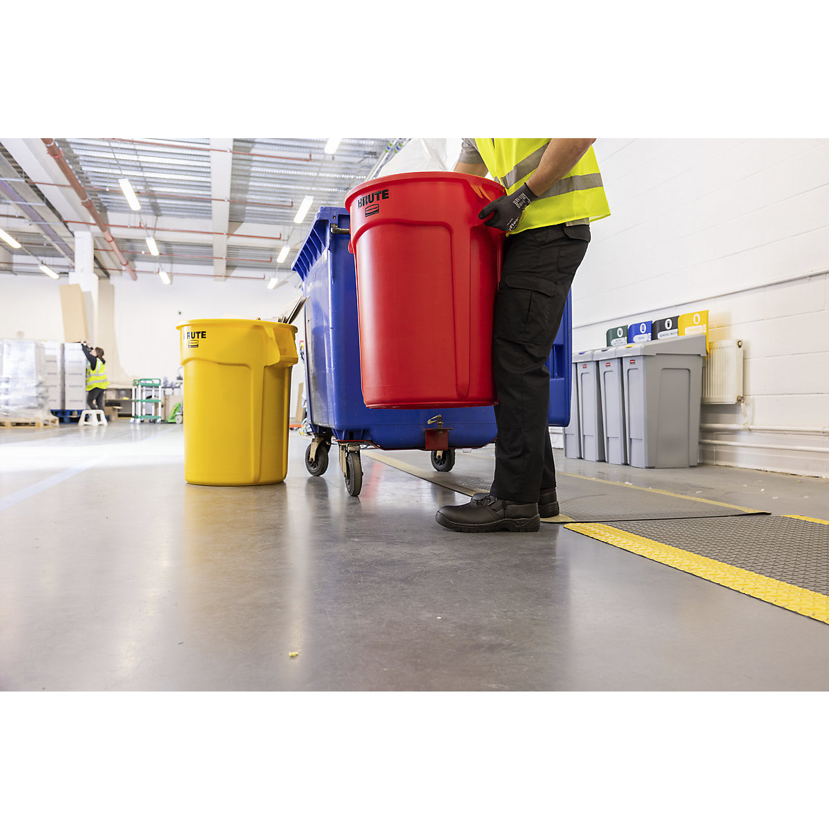 Bidone universale BRUTE®, rotondo – Rubbermaid (Foto prodotto 12)-11