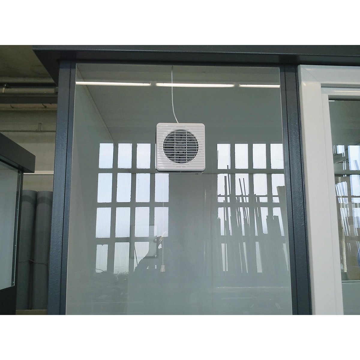 Ventilator pentru fereastră (Imagine produs 2)-1