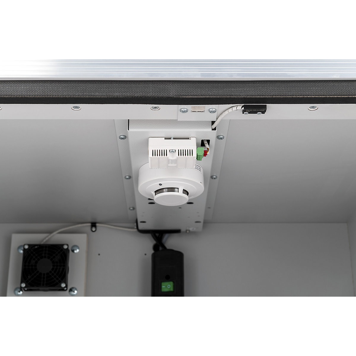 Armario de seguridad para carga de baterías PREMIUM PLUS – CEMO (Imagen del producto 3)-2
