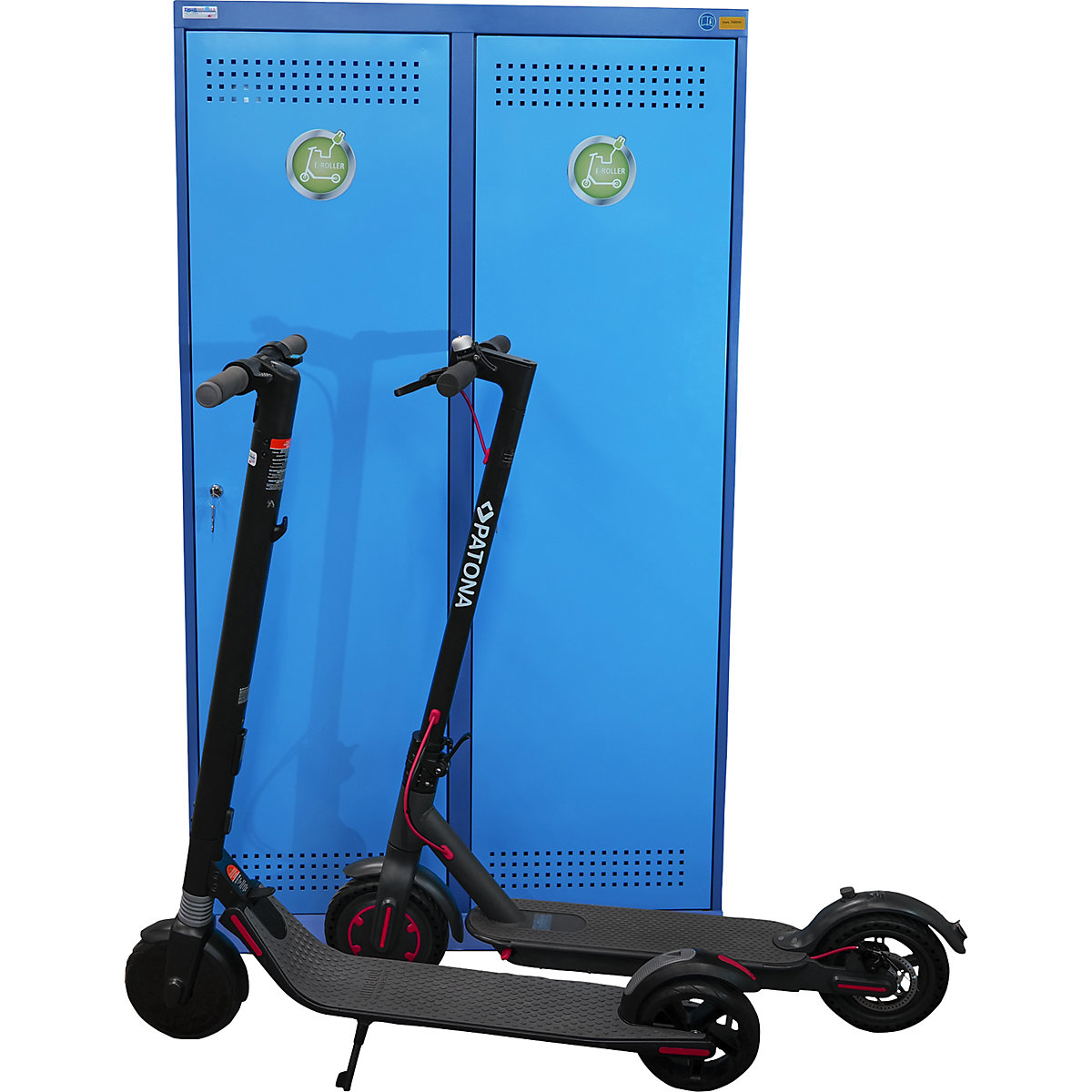 Armario cargador para patinete eléctrico: 2 compartimentos con 2 enchufes  cada uno