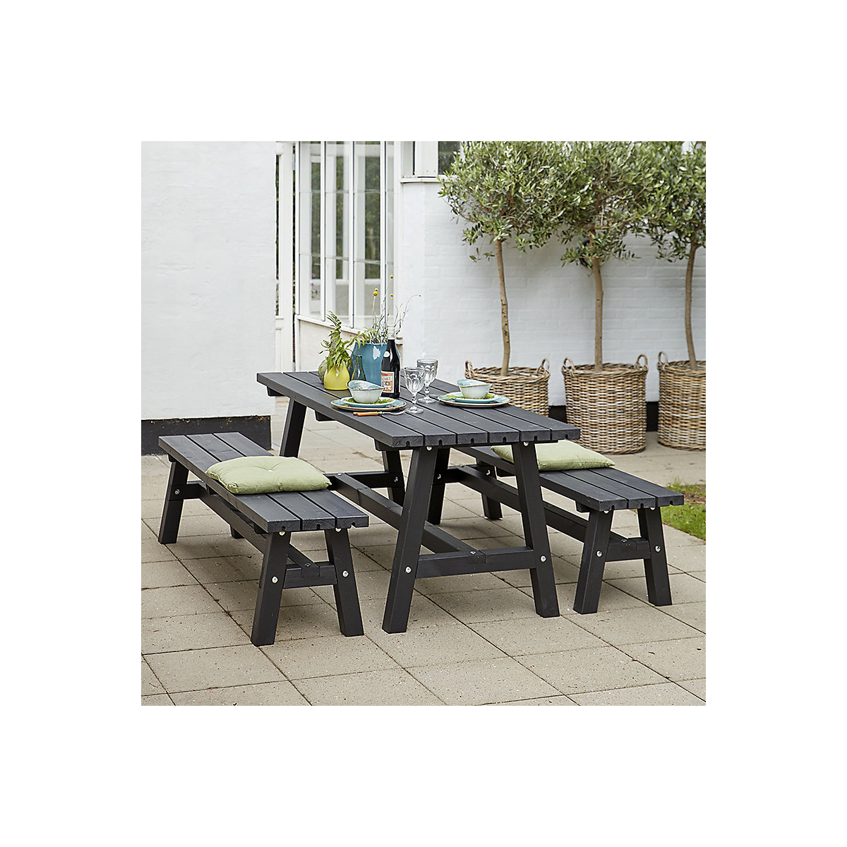 Set di tavolo e 2 panche