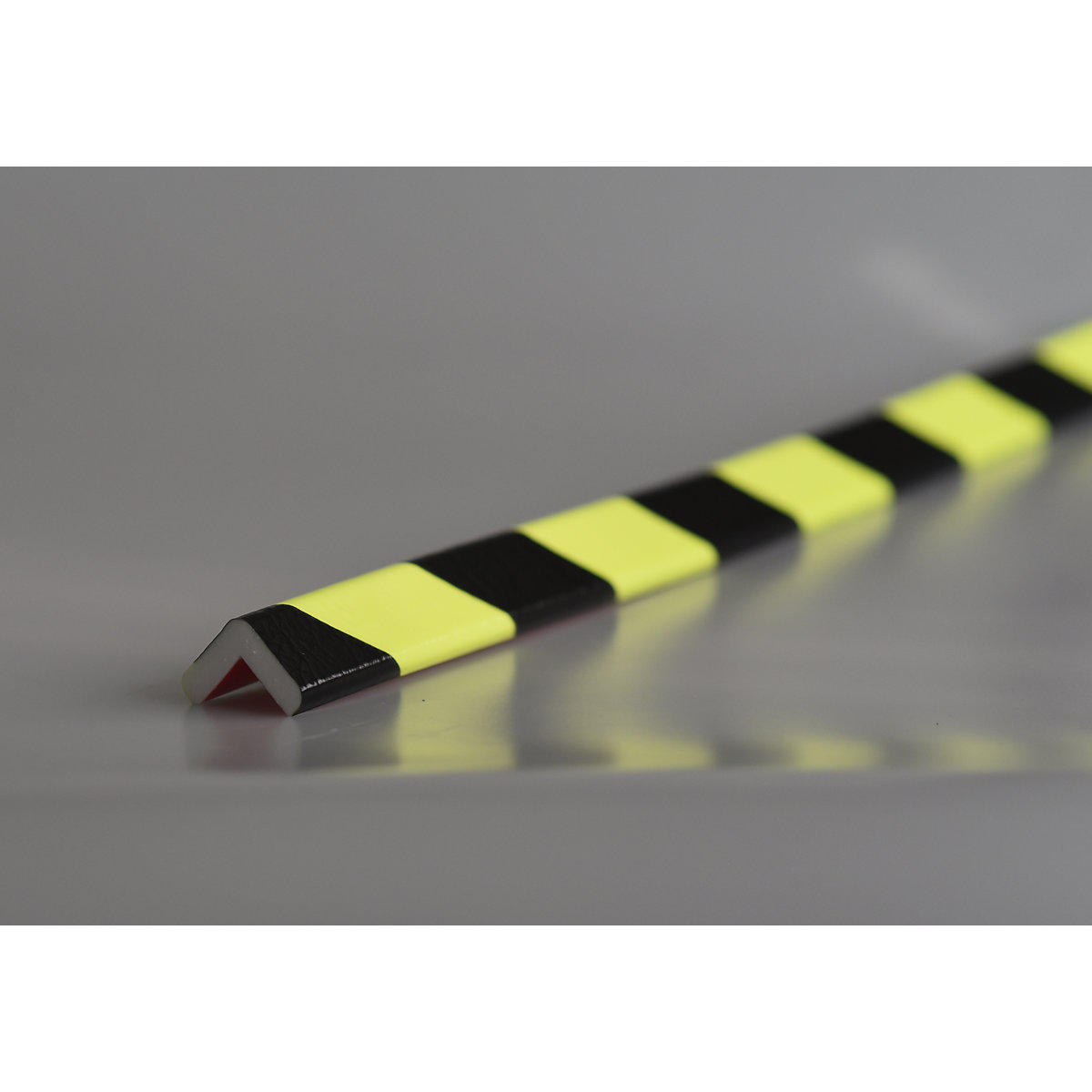 Knuffi® corner protection – SHG, type E, 1 m piece, black / fluorescent-25