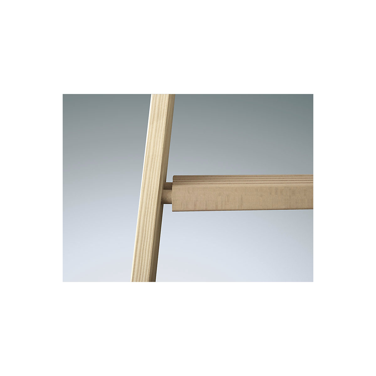 Houten bokladder met comfortabele brede sporten (Productafbeelding 3)-2