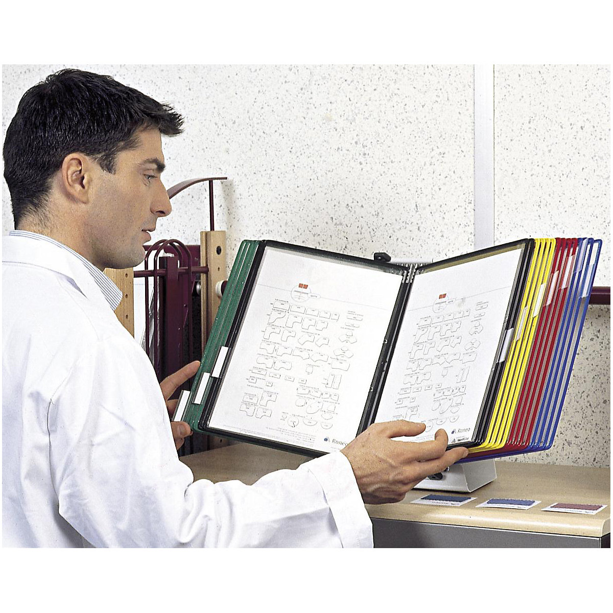 Stojak stołowy z przezroczystymi panelami informacyjnymi &ndash; Tarifold