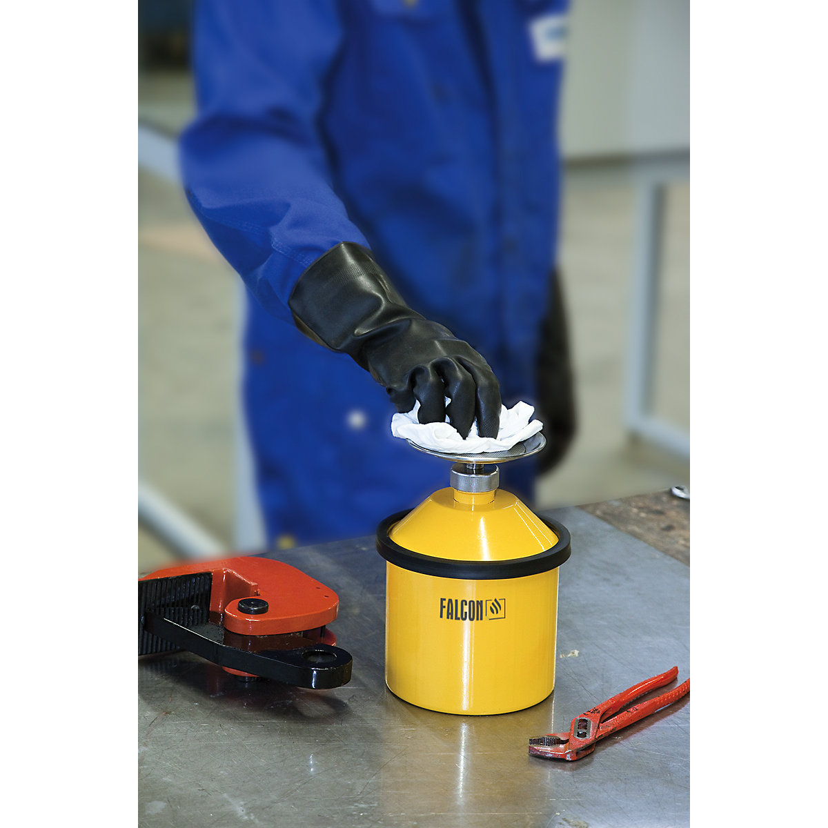 Plunger can with earth connection – FALCON (Product illustration 2)-1