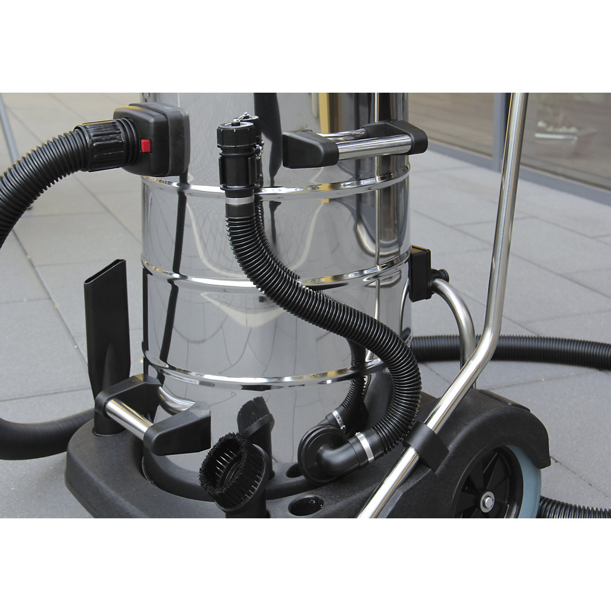 Wet and dry vacuum cleaner – Sprintus (Product illustration 2)-1