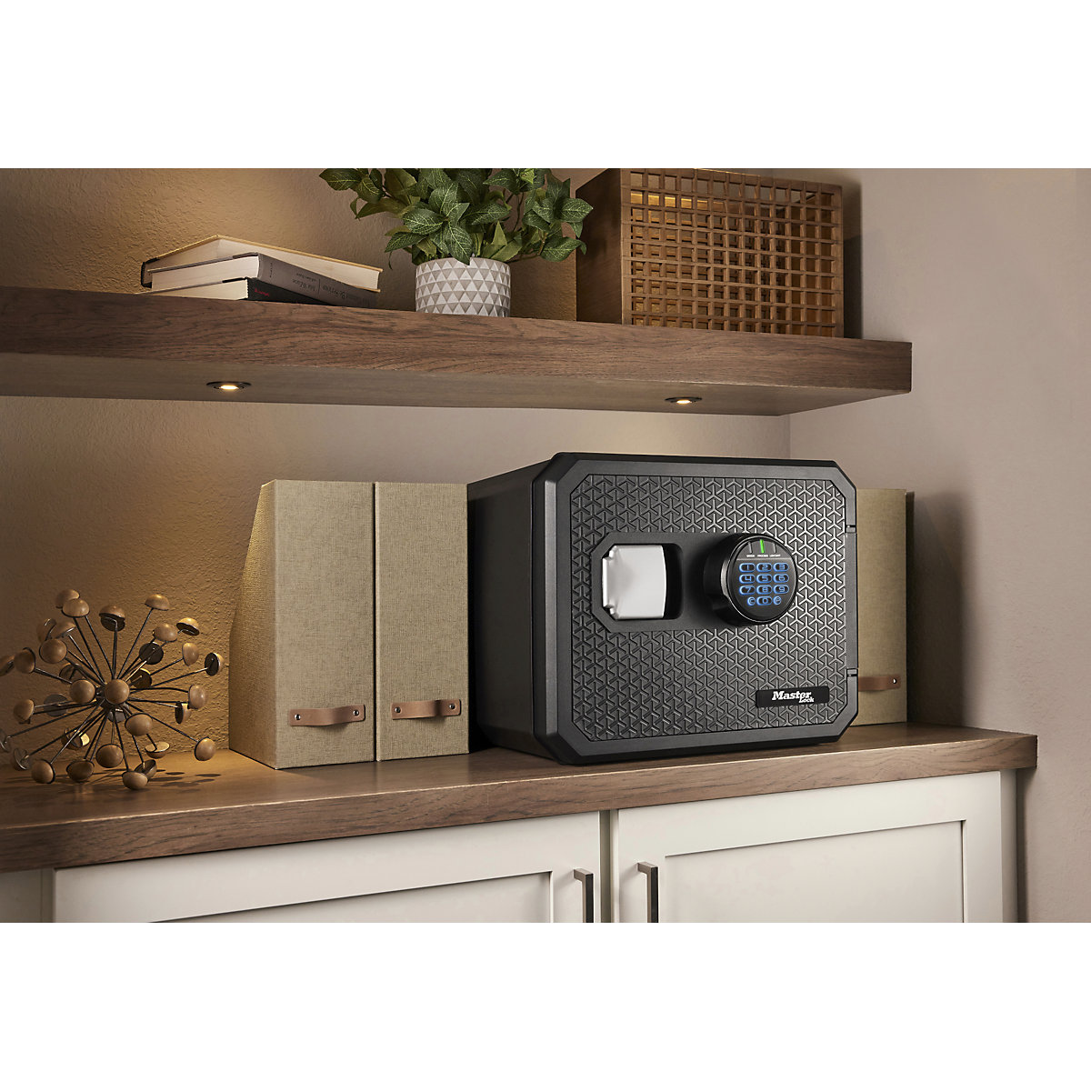 Security safe with electronic combination – Masterlock (Product illustration 2)-1