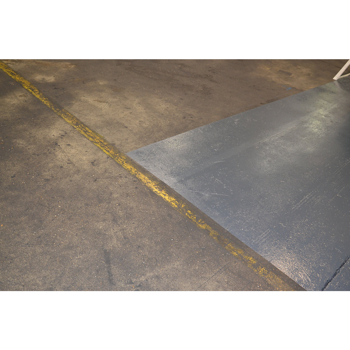 Tinta de marcação para pavimentos Industry Floor Paint® – Ampere (Imagem do produto 3)-2