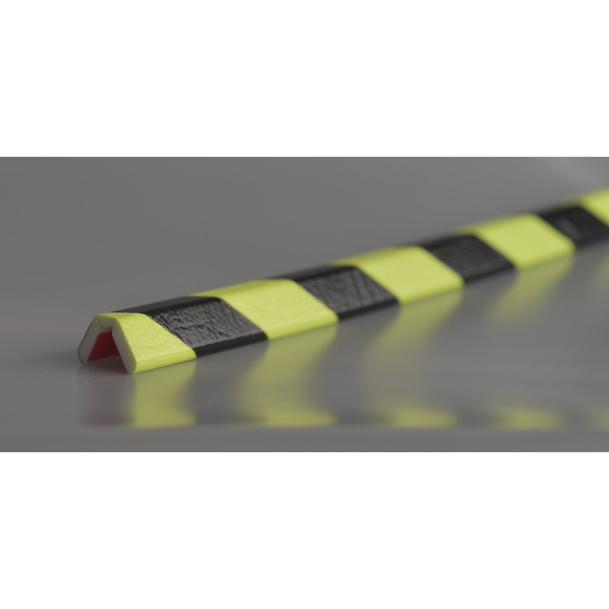 SHG – Proteção de cantos Knuffi®, tipo W, 1 rolo de 5 m, preto/fluorescente