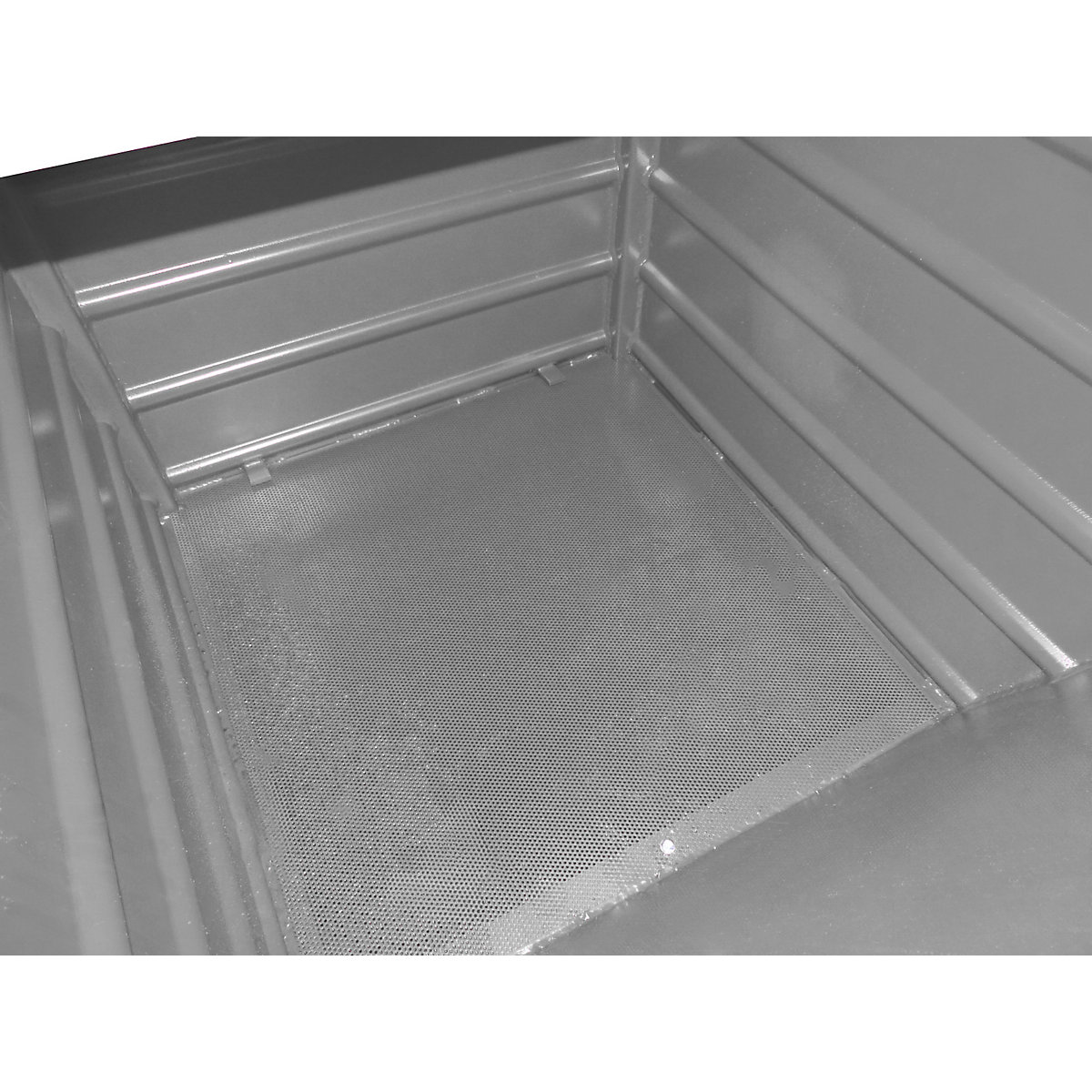 Container basculant și stivuibil pentru șpan BSL, cu bază din tablă perforată – eurokraft pro (Imagine produs 4)-3
