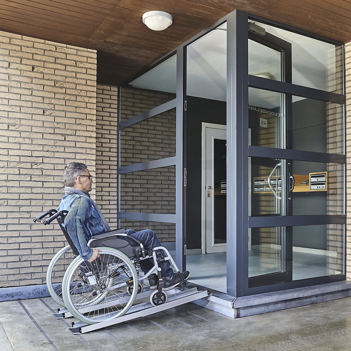 Rampa di accesso con rivestimento antiscivolo – Mottez (Foto prodotto 9)-8
