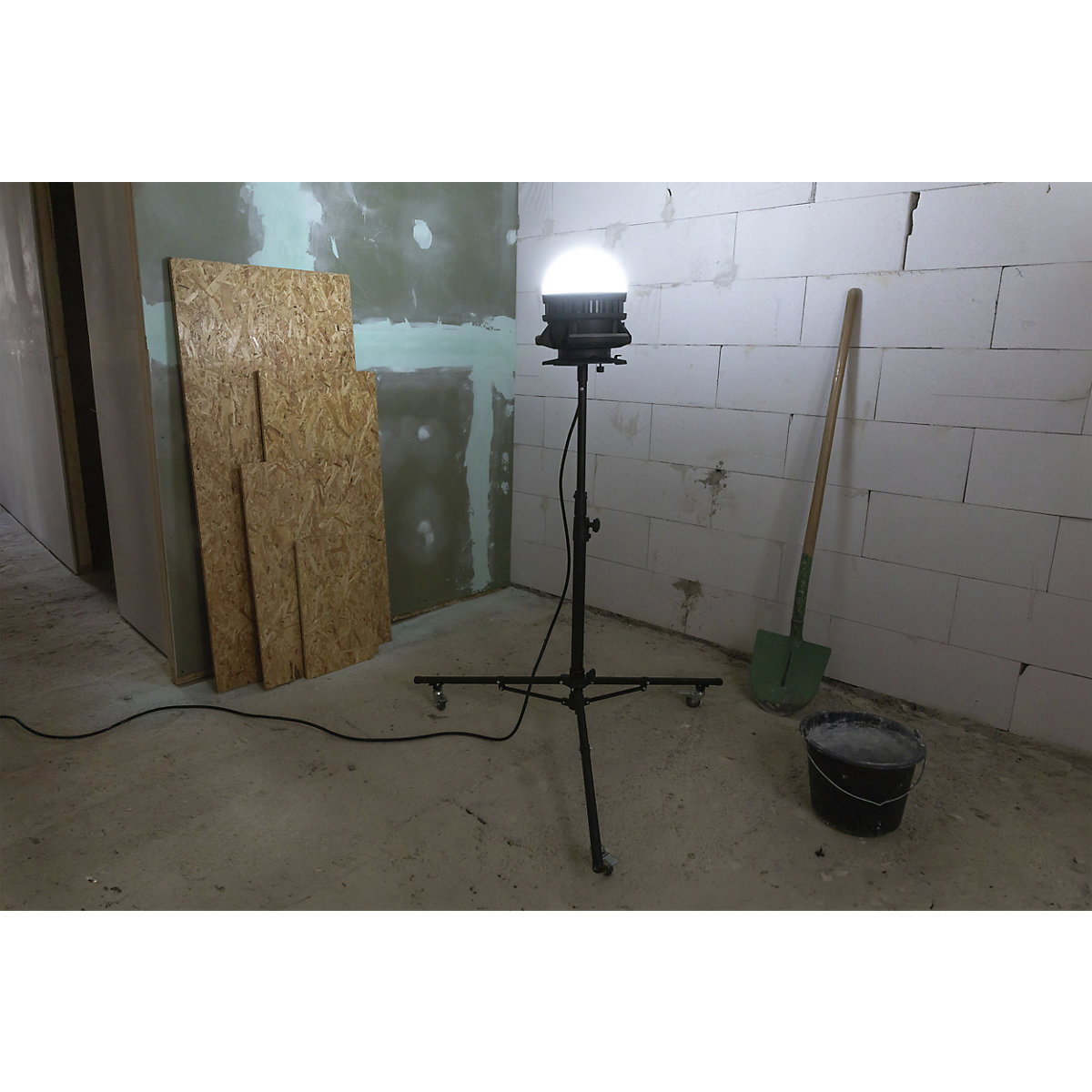 Lampă de lucru LED Ball-Light – Ansmann (Imagine produs 2)-1