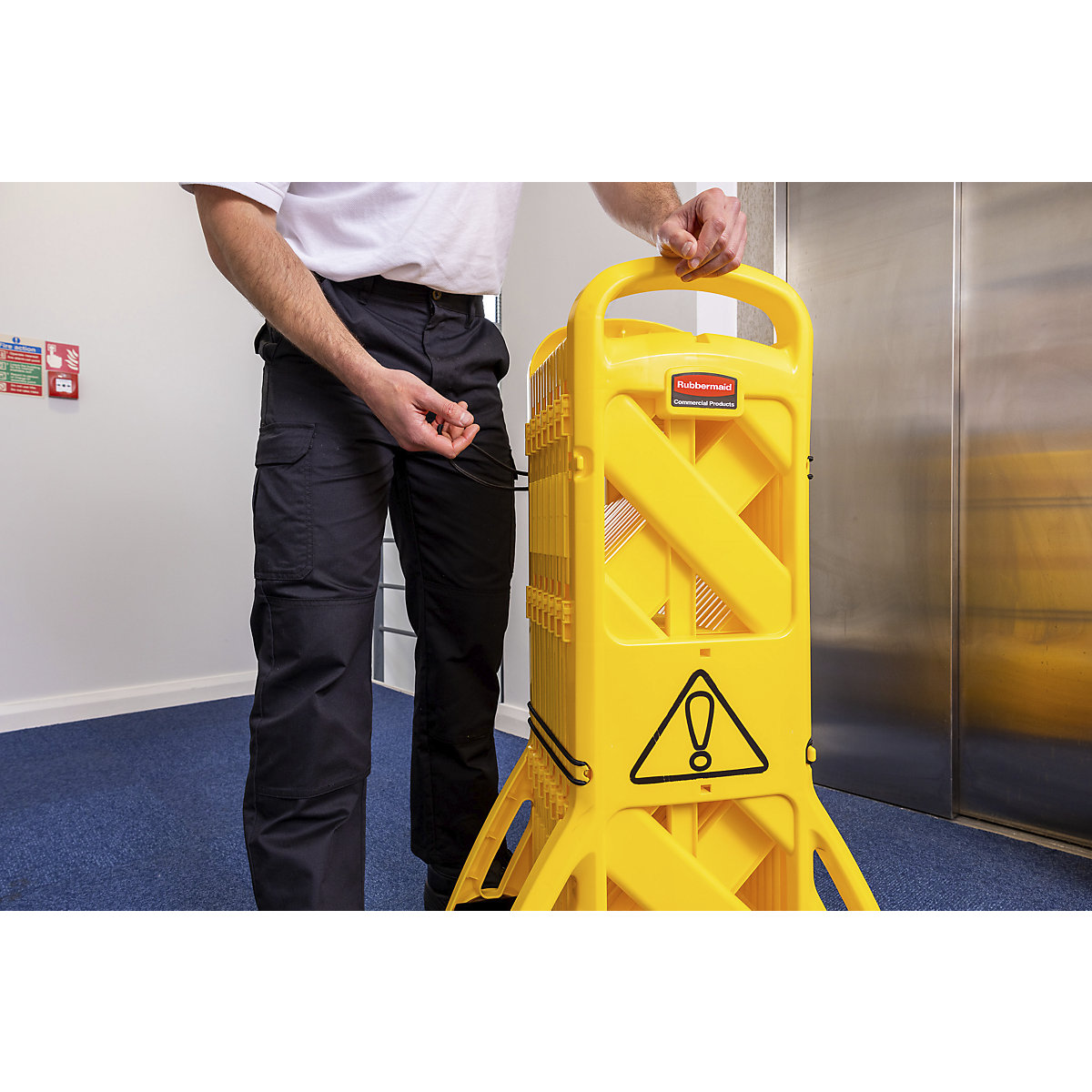 Valla de seguridad de polietileno, móvil – Rubbermaid (Imagen del producto 9)-8