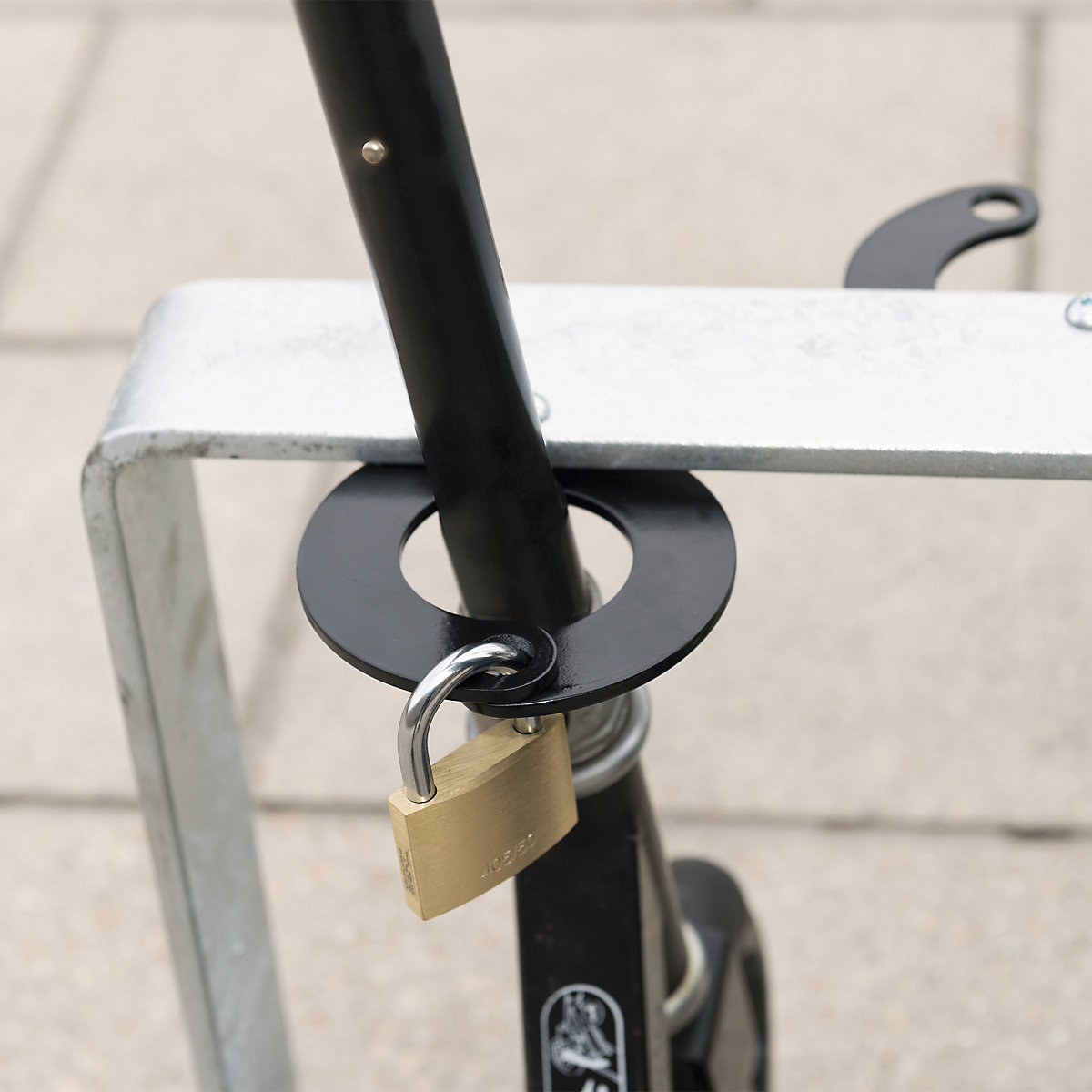 Aparcador de patinetes – Moravia (Imagen del producto 3)-2