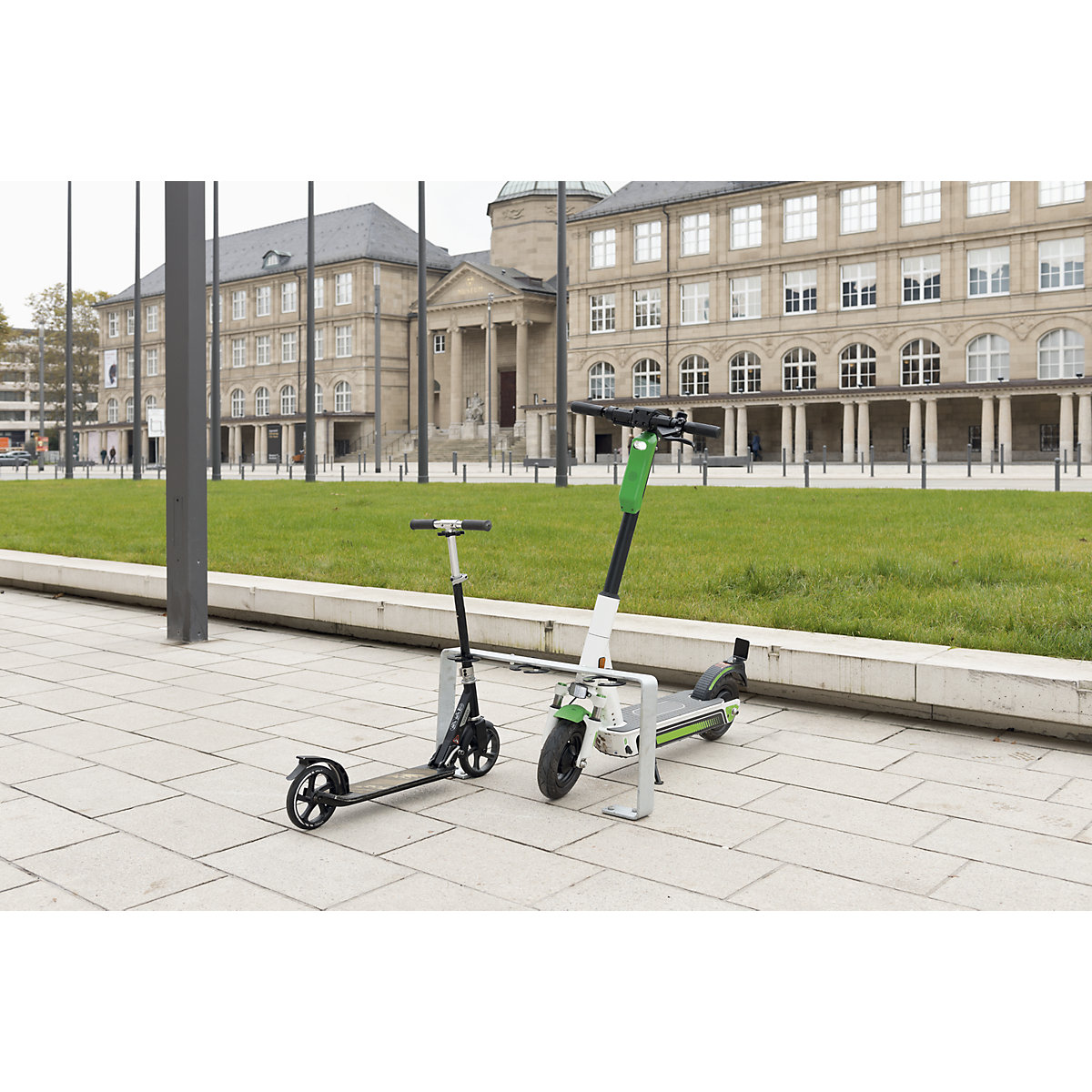 Aparcador de patinetes – Moravia (Imagen del producto 2)-1